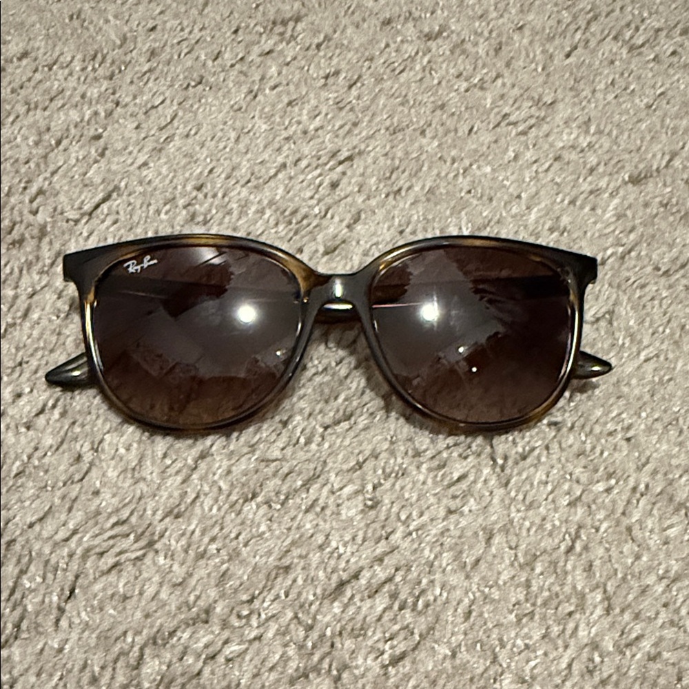 Women’s Ray ban sunglasses